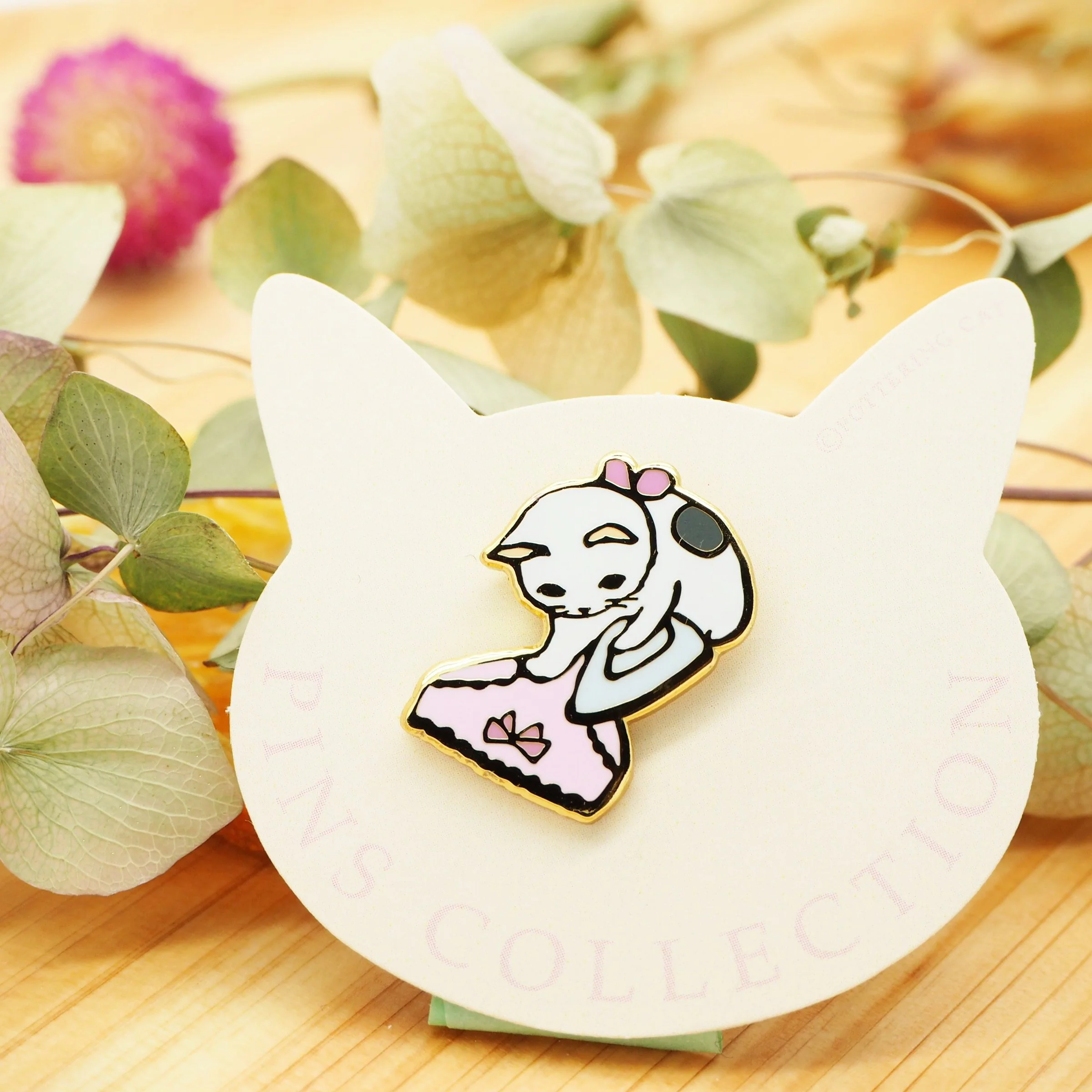Pottering Cat / Cat Pin - Ironing