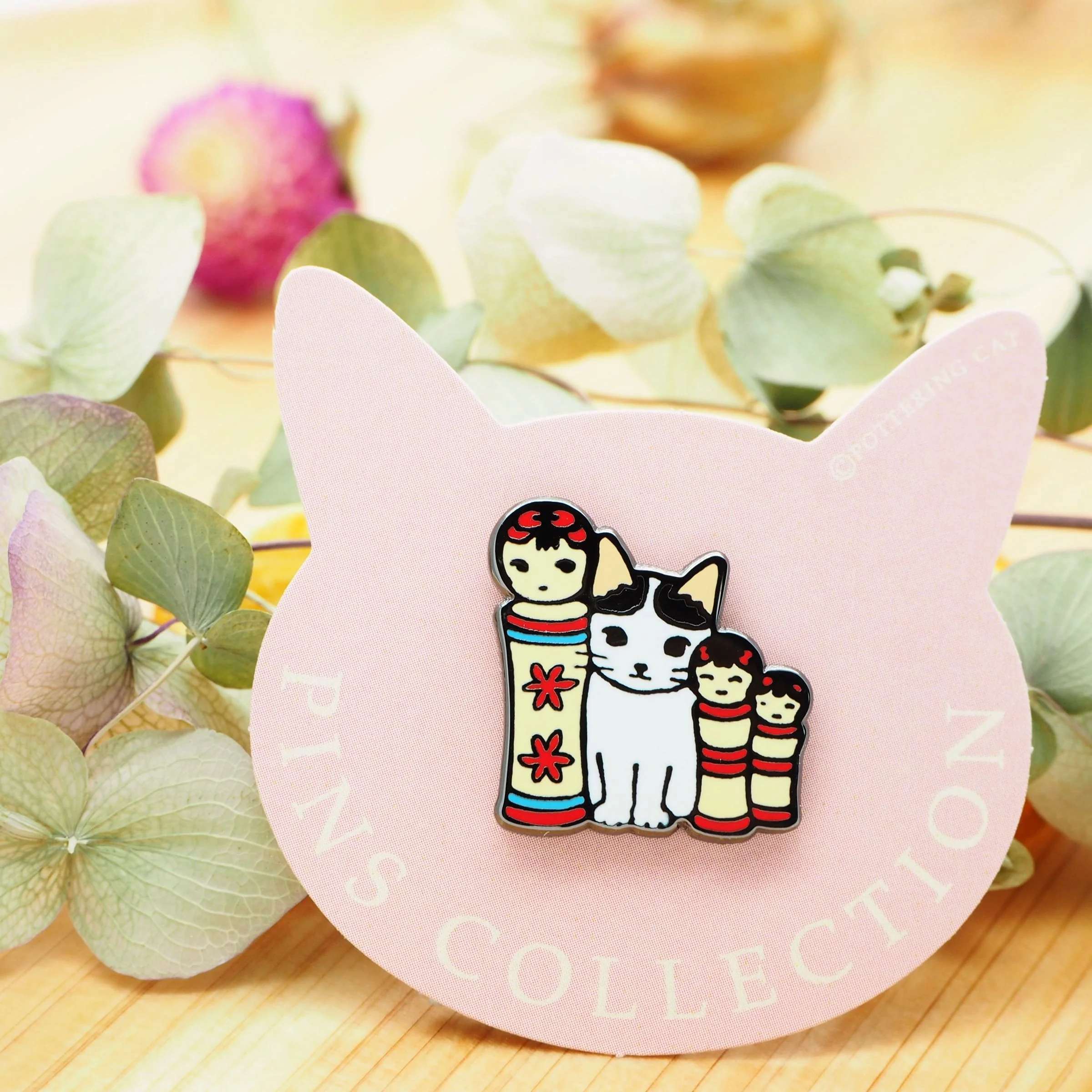 Pottering Cat / Cat Pin - Kokeshi Dolls