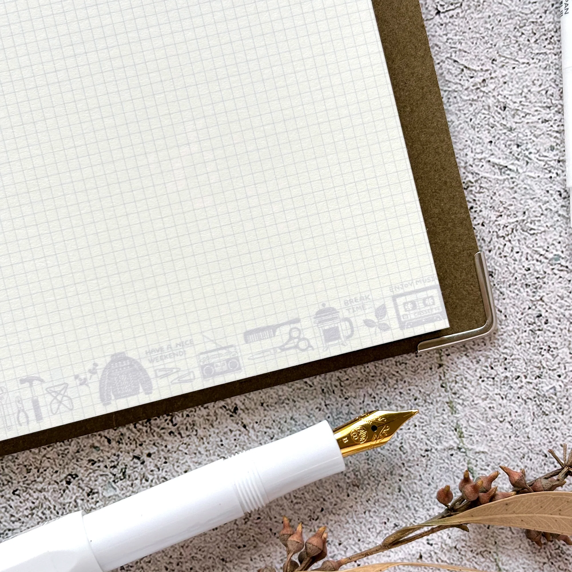 eric / Leather String-tie Notebook w/t pocket - Khaki Cover (cream paper) - Image 4