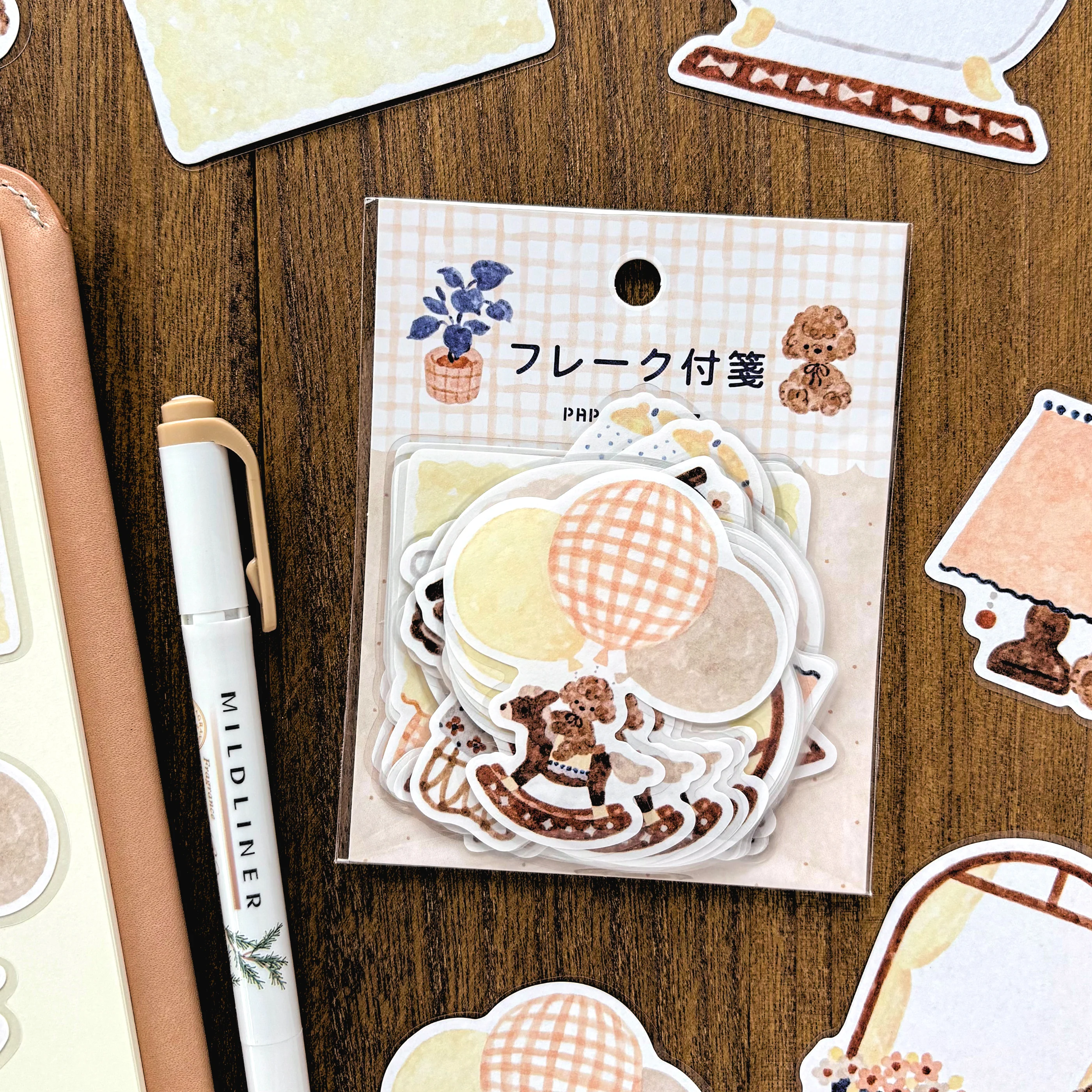 Waka Nakauchi / Flake Sticky Note - Dog at Home